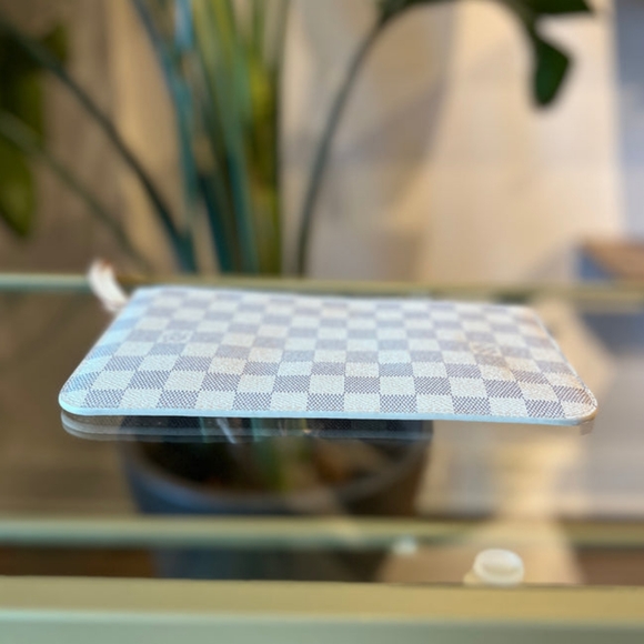 LOUIS VUITTON Damier Azur Pochette - Picture 3 of 13